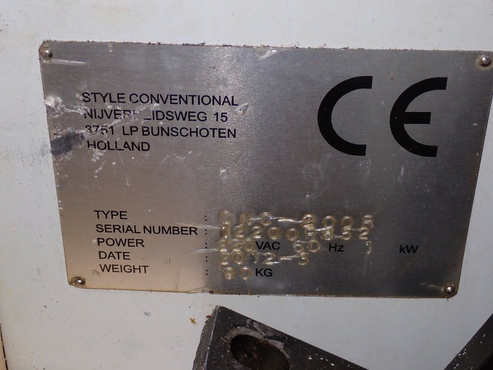 Style High Tech Cnc Milling Machine W/ Tooling - Bt-1500e