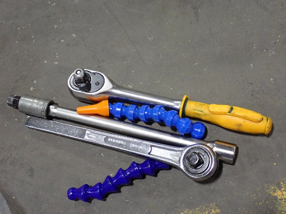 Style High Tech Cnc Milling Machine W/ Tooling - Bt-1500e