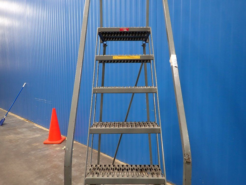 Pw Platforms 300lbs Step Ladder