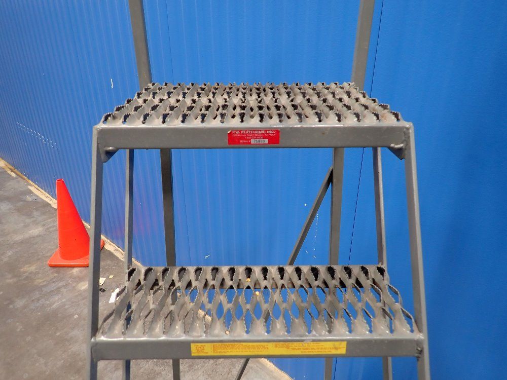 Pw Platforms 300lbs Step Ladder