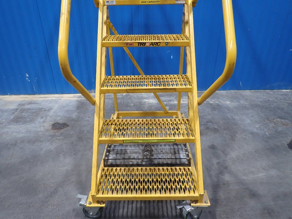 Triarc 300 Lbs Step Ladder
