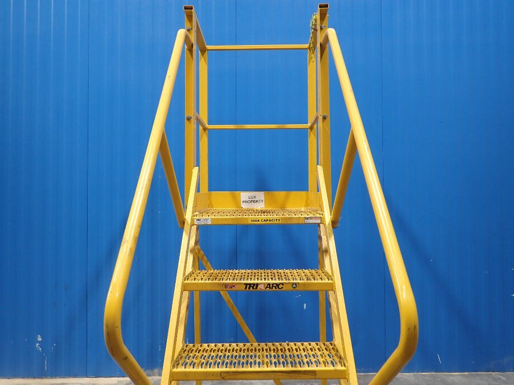 Triarc 300 Lbs Step Ladder