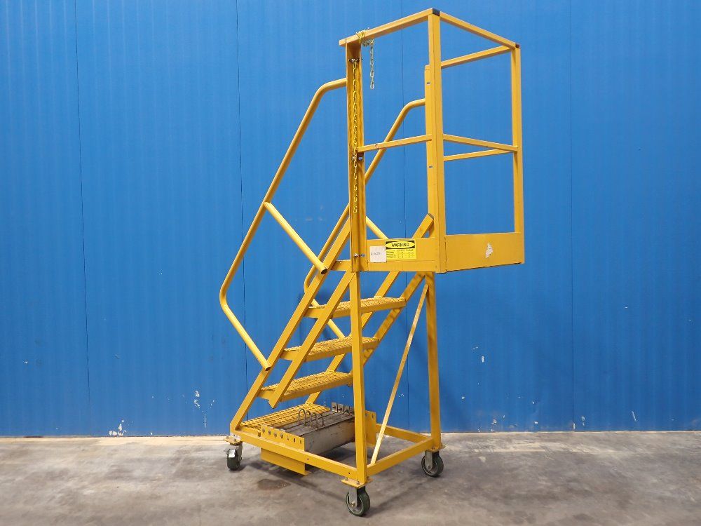Triarc 300 Lbs Step Ladder