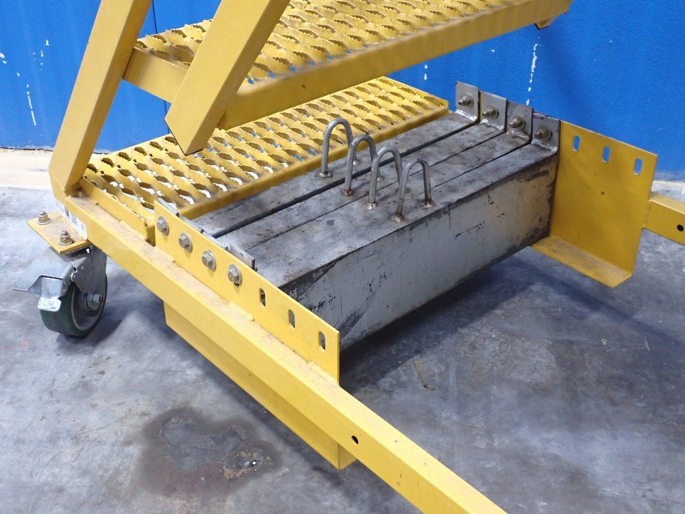 Triarc 300 Lbs Step Ladder