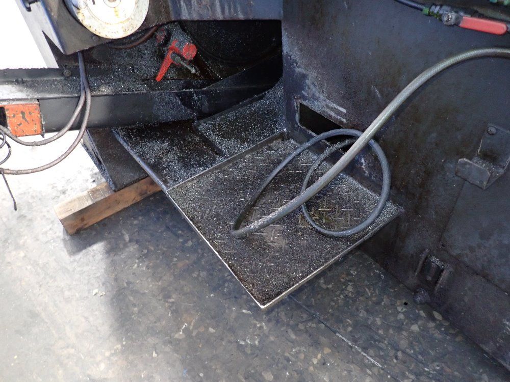 Amada 21 1/2" Vertical Band Saw - Vm-1200