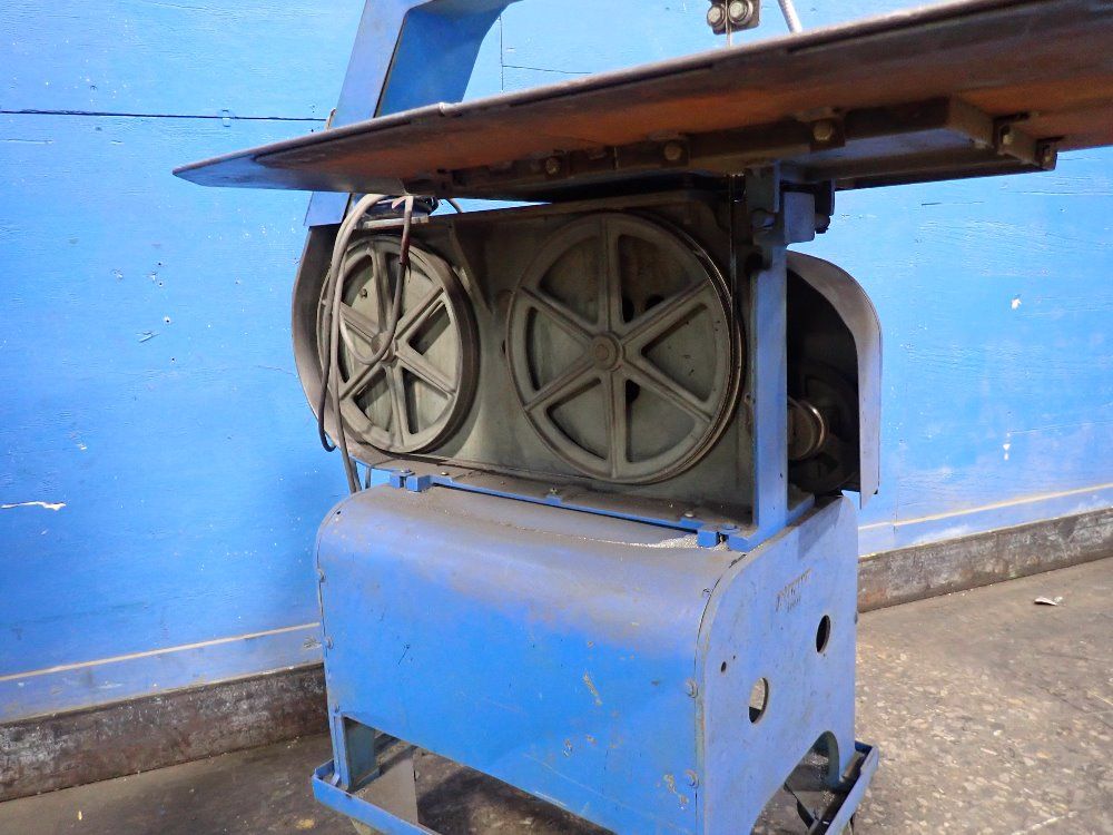 Lockmaster 18" Vertical Band Saw - 24-s