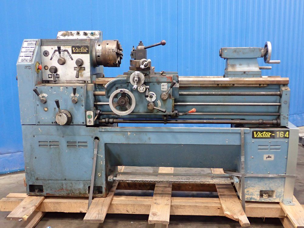 Victor 14"x32" Lathe - 164og
