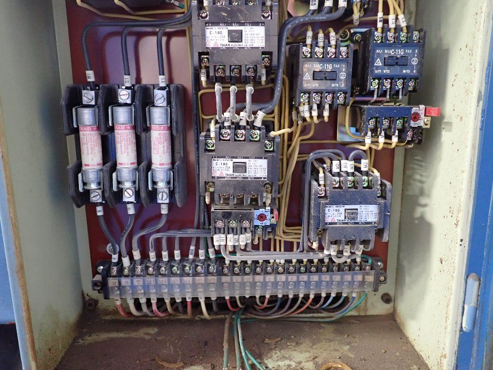 Victor 14"x32" Lathe - 164og