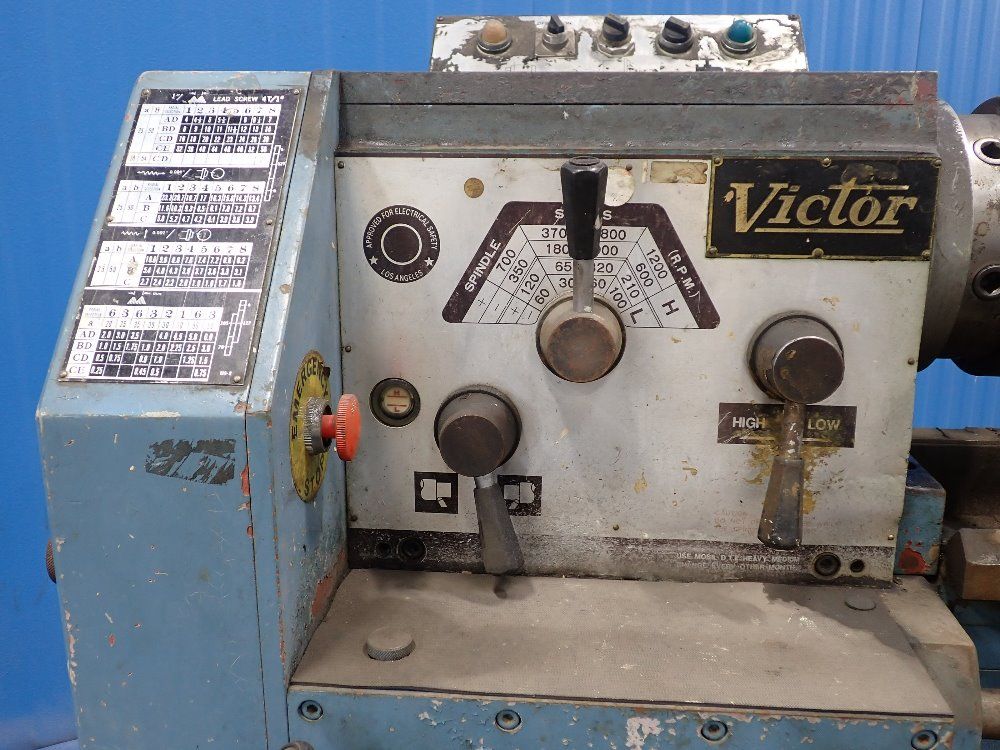 Victor 14"x32" Lathe - 164og
