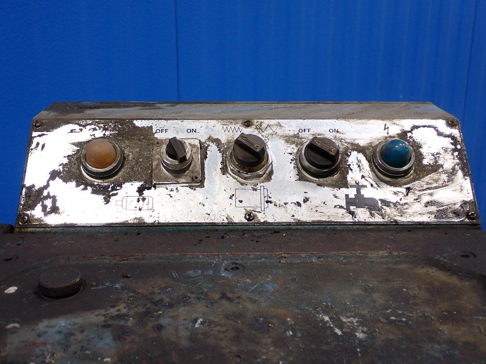 Victor 14"x32" Lathe - 164og