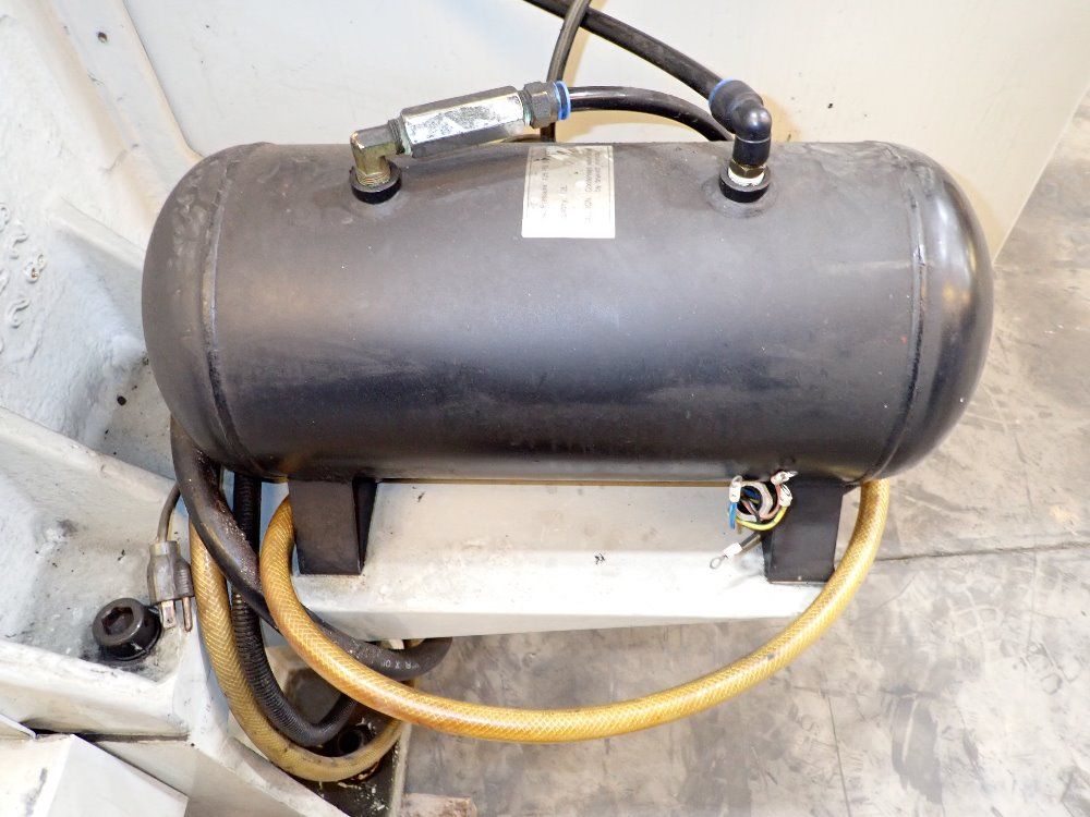 Hurco 10000 Cnc Vertical Machining Center - Vm1