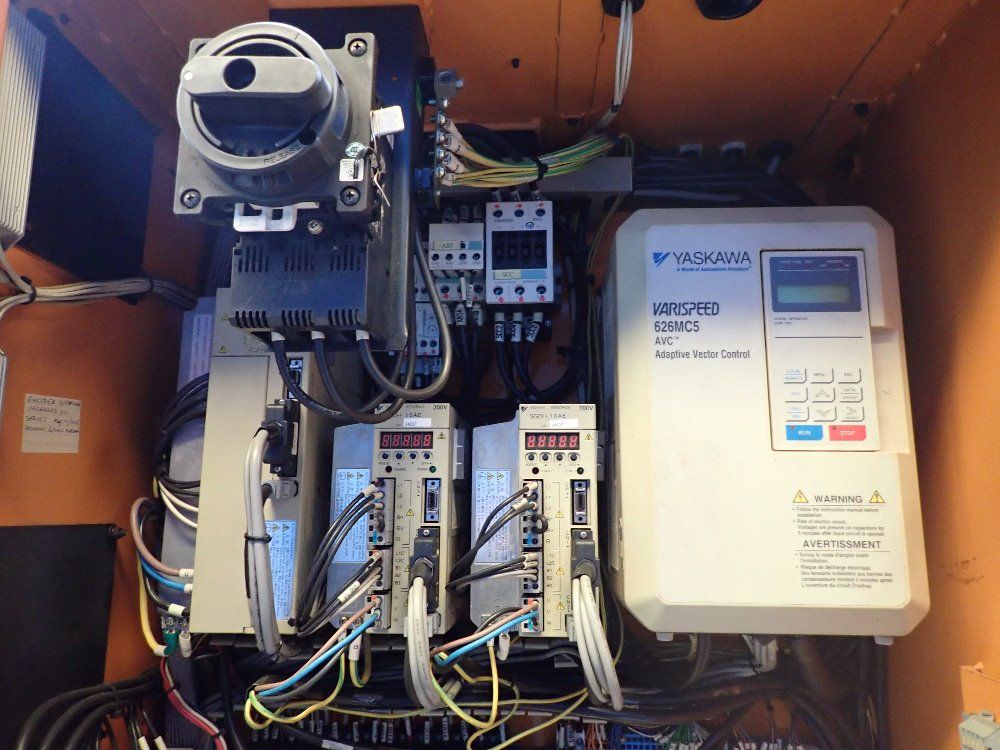 Hurco 10000 Cnc Vertical Machining Center - Vm1