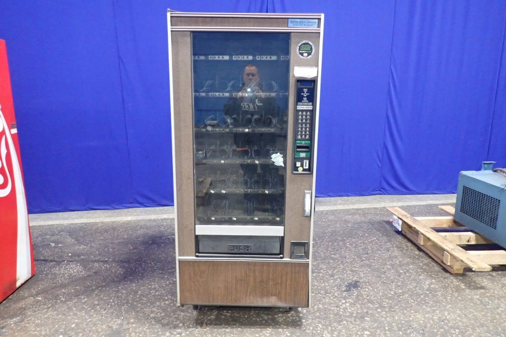 Crane-national Venders 39 Spaces Vending Machine