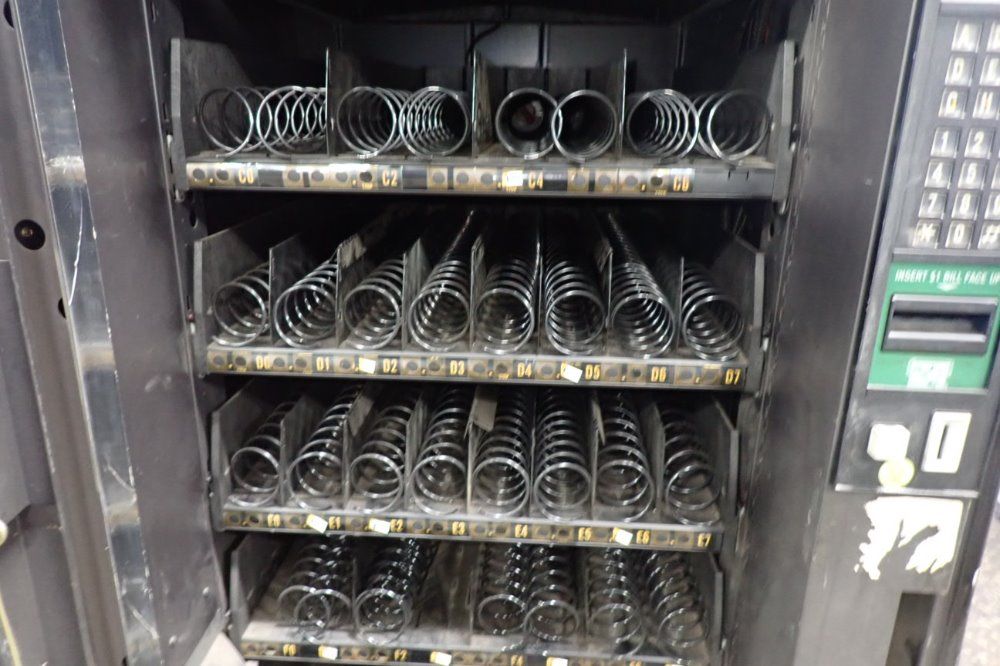 Crane-national Venders 39 Spaces Vending Machine