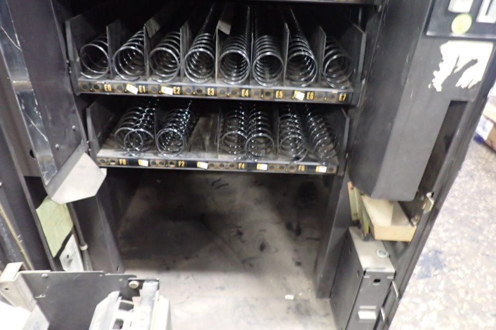 Crane-national Venders 39 Spaces Vending Machine