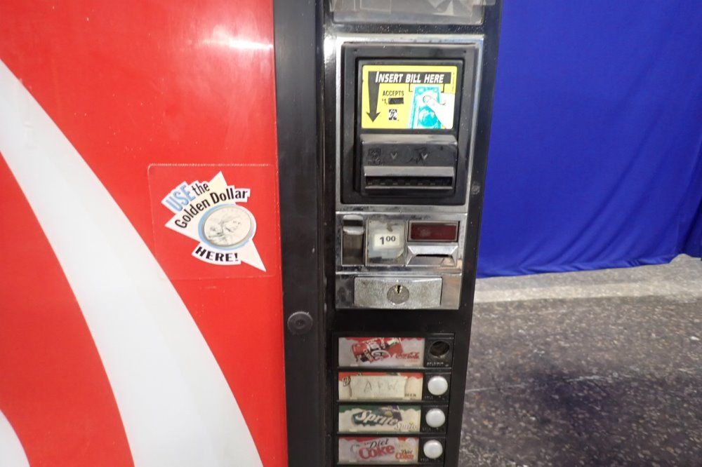 Dixie-narco/coca-cola 7 Spaces Vending Machine - Dncb 501cc/280-7