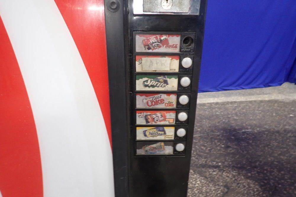 Dixie-narco/coca-cola 7 Spaces Vending Machine - Dncb 501cc/280-7