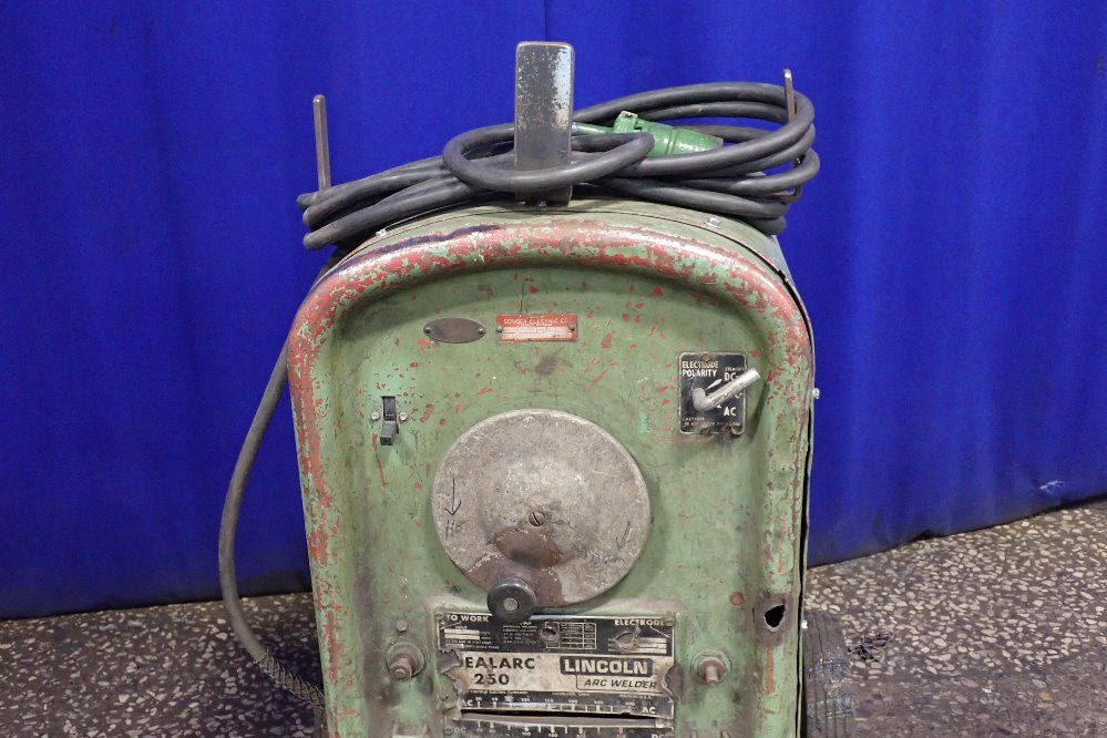 Lincoln 250 Amps Welder - Idealarc 250