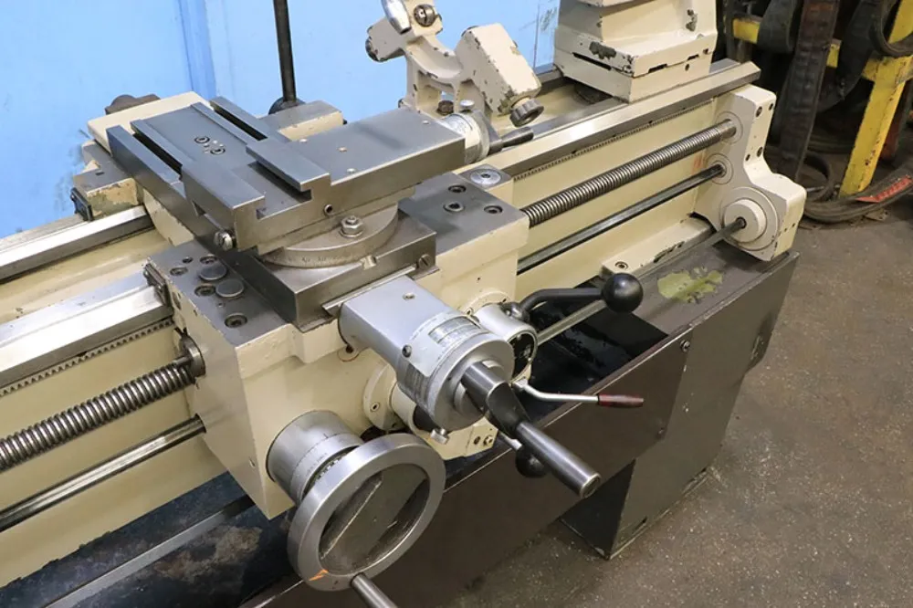 Nardini 14"/19" X 40" Gap Bed Lathe - Ms1440