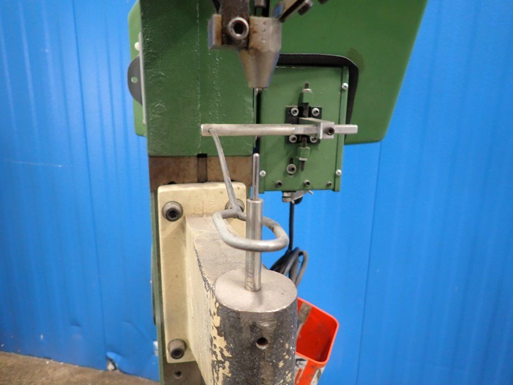 Milford Fastening Systems Riveter - 256