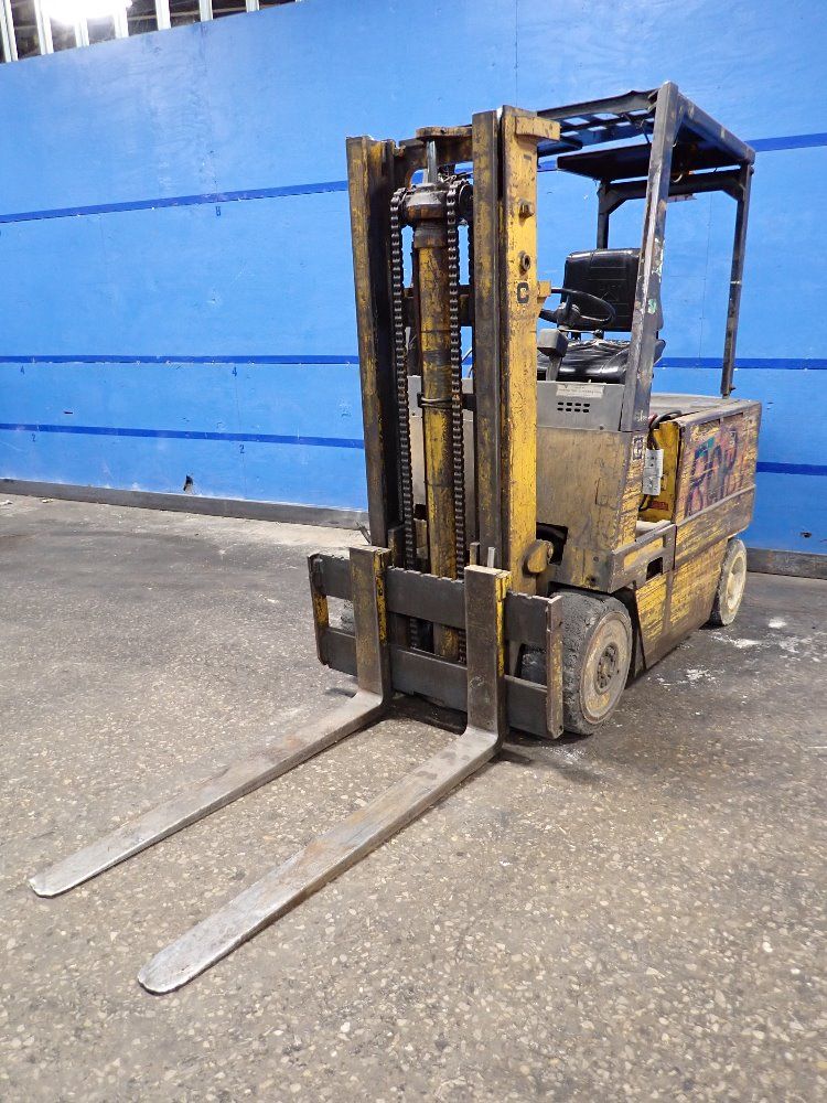 Caterpillar 7000 Lbs Electric Forklift - M70