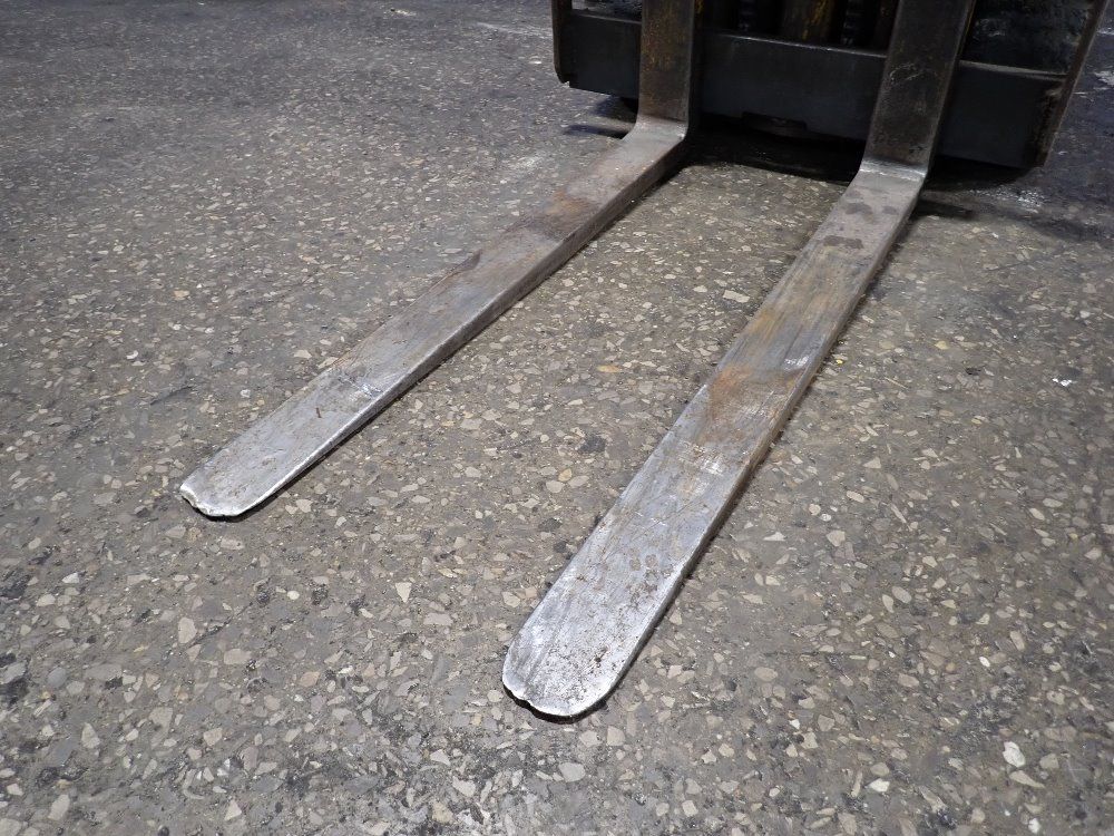 Caterpillar 7000 Lbs Electric Forklift - M70