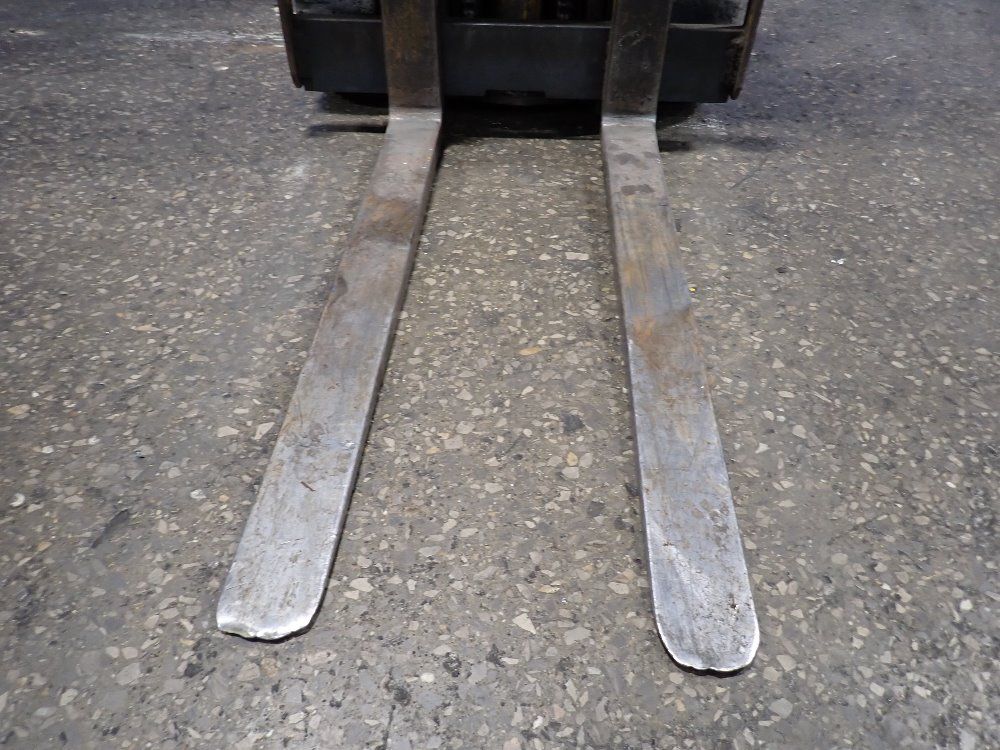 Caterpillar 7000 Lbs Electric Forklift - M70