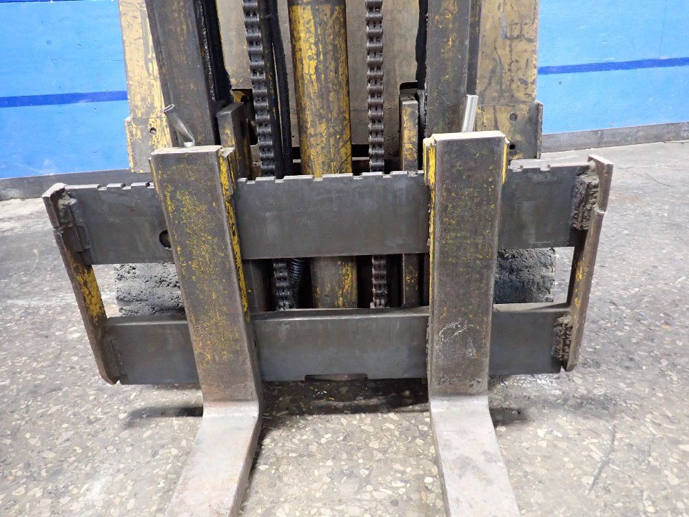 Caterpillar 7000 Lbs Electric Forklift - M70