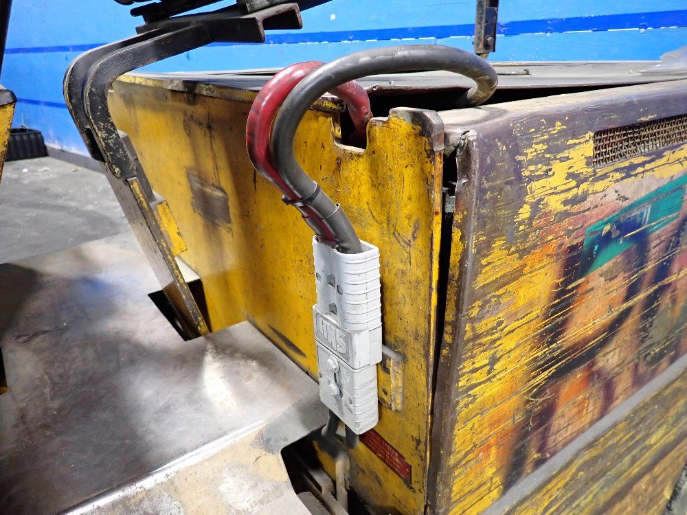 Caterpillar 7000 Lbs Electric Forklift - M70