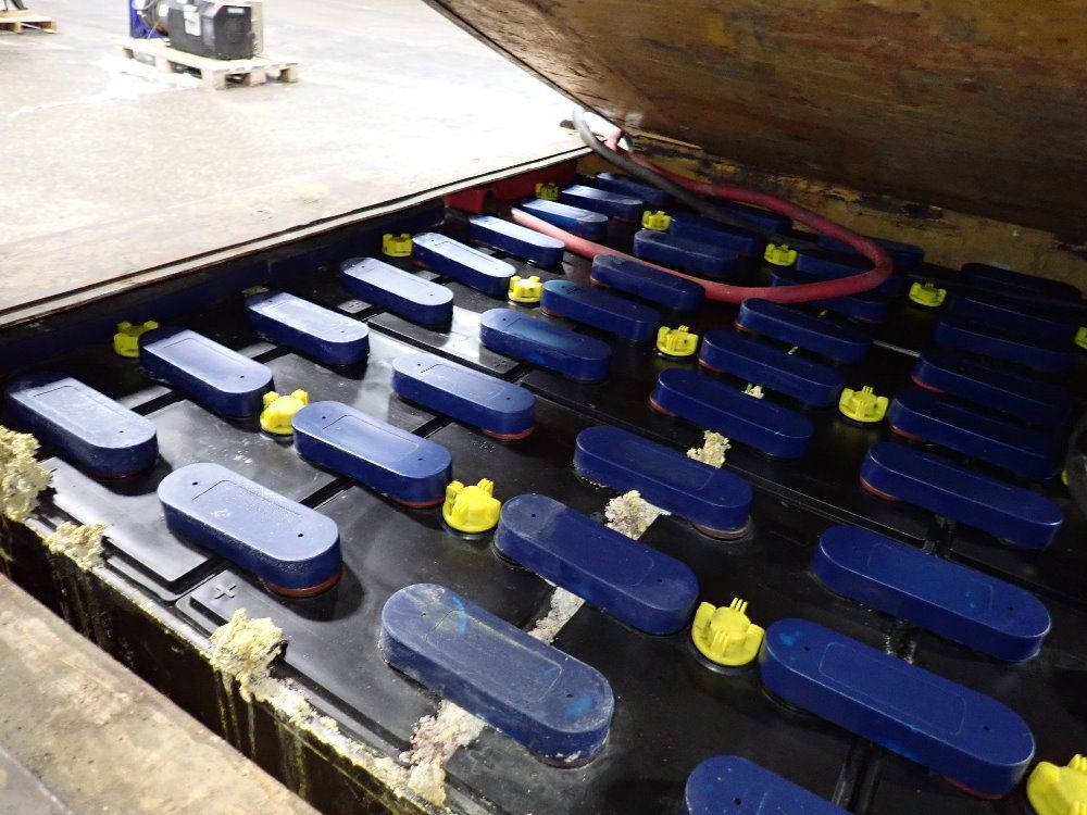 Caterpillar 7000 Lbs Electric Forklift - M70