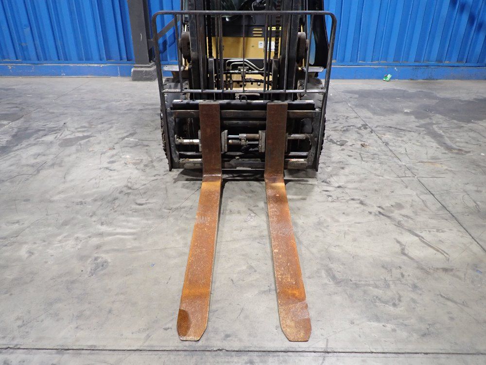 Caterpillar 6900lbs Diesel Forklift - Dp40n1