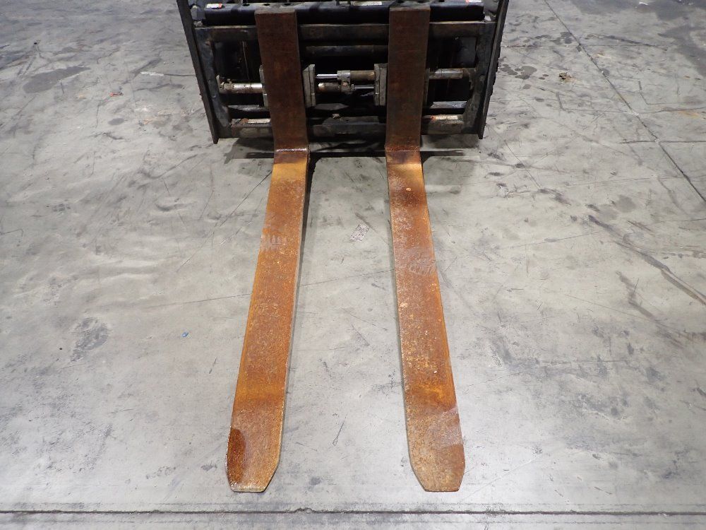 Caterpillar 6900lbs Diesel Forklift - Dp40n1