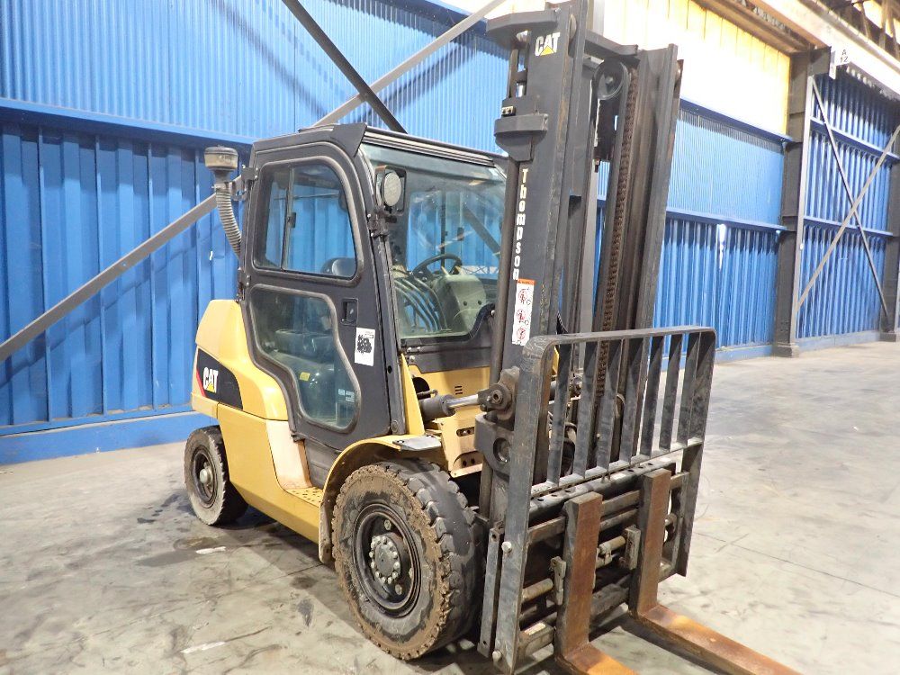 Caterpillar 6900lbs Diesel Forklift - Dp40n1