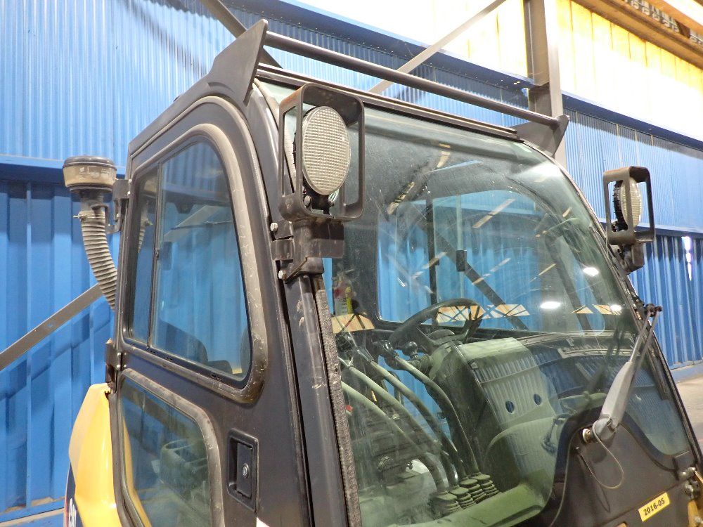 Caterpillar 6900lbs Diesel Forklift - Dp40n1