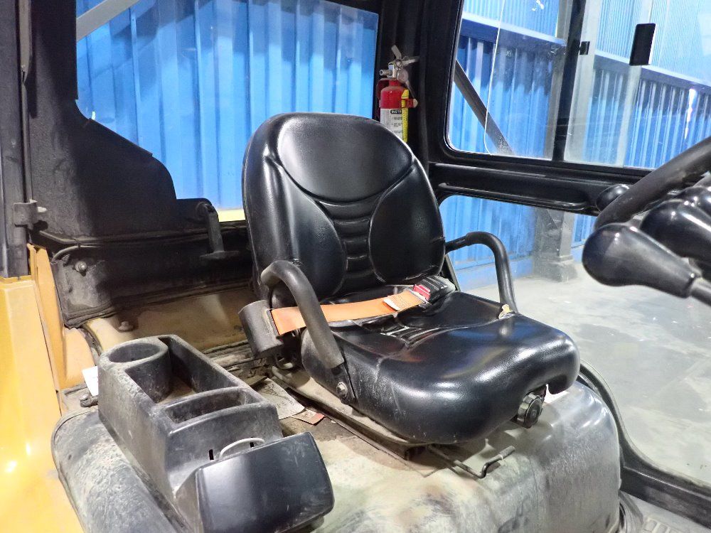 Caterpillar 6900lbs Diesel Forklift - Dp40n1