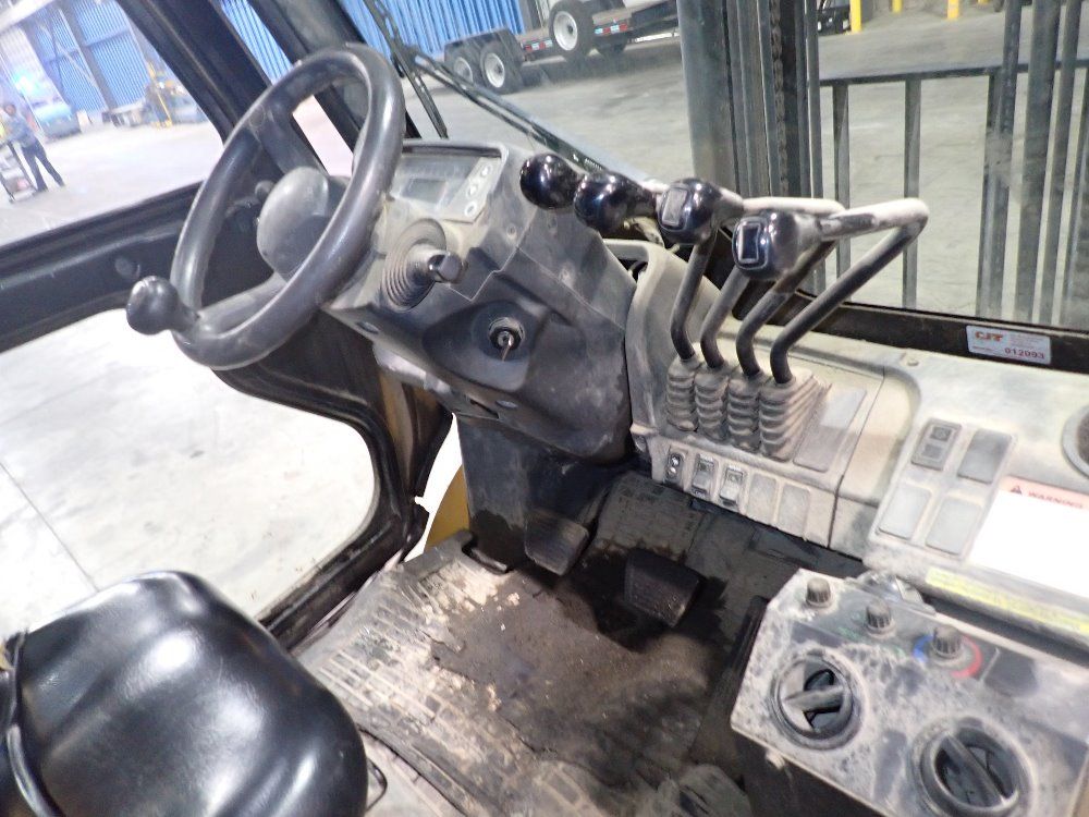 Caterpillar 6900lbs Diesel Forklift - Dp40n1