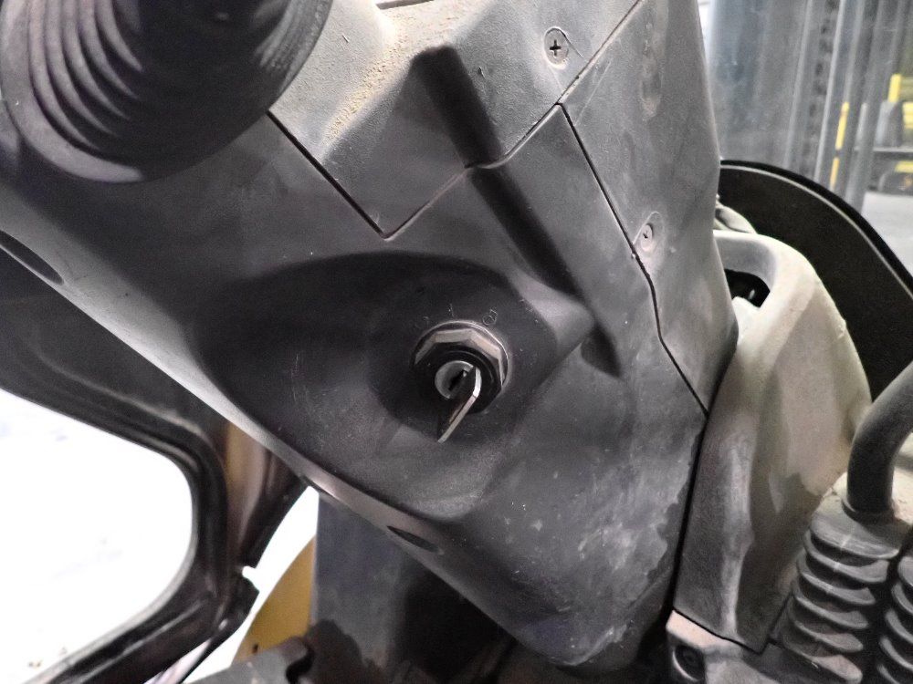 Caterpillar 6900lbs Diesel Forklift - Dp40n1