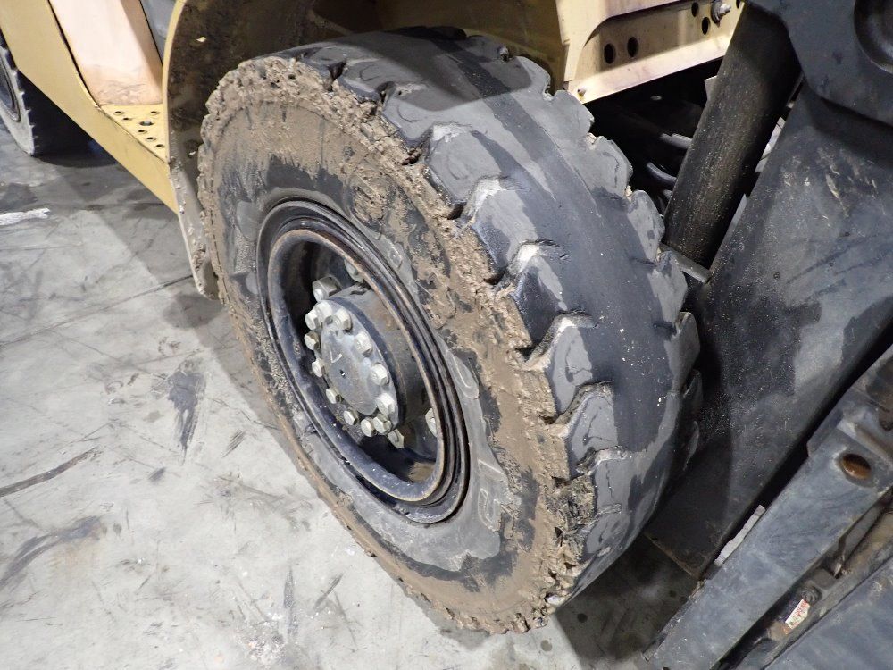 Caterpillar 6900lbs Diesel Forklift - Dp40n1