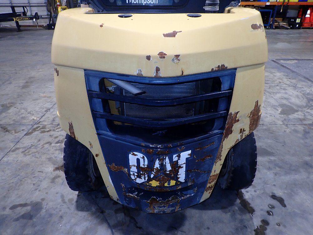 Caterpillar 6900lbs Diesel Forklift - Dp40n1