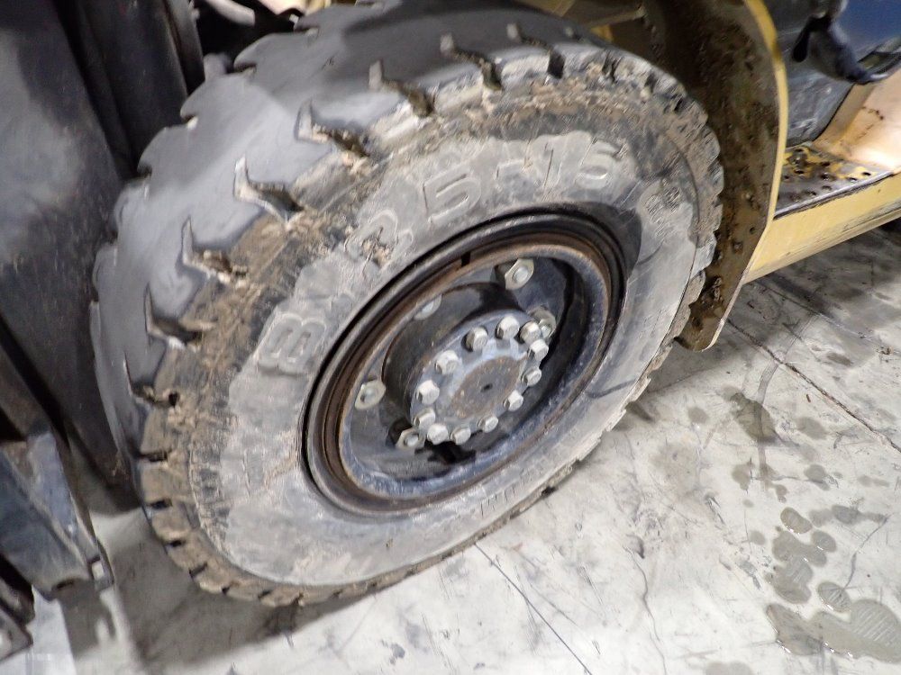 Caterpillar 6900lbs Diesel Forklift - Dp40n1