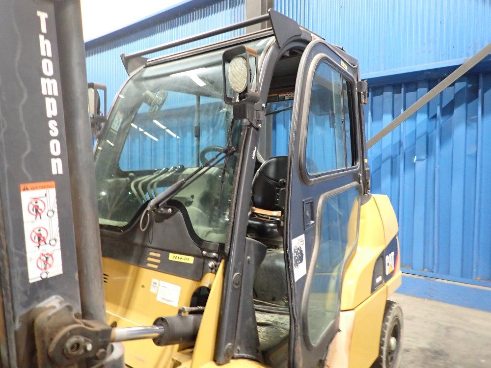 Caterpillar 6900lbs Diesel Forklift - Dp40n1