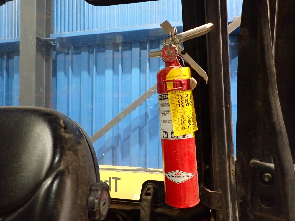 Caterpillar 6900lbs Diesel Forklift - Dp40n1