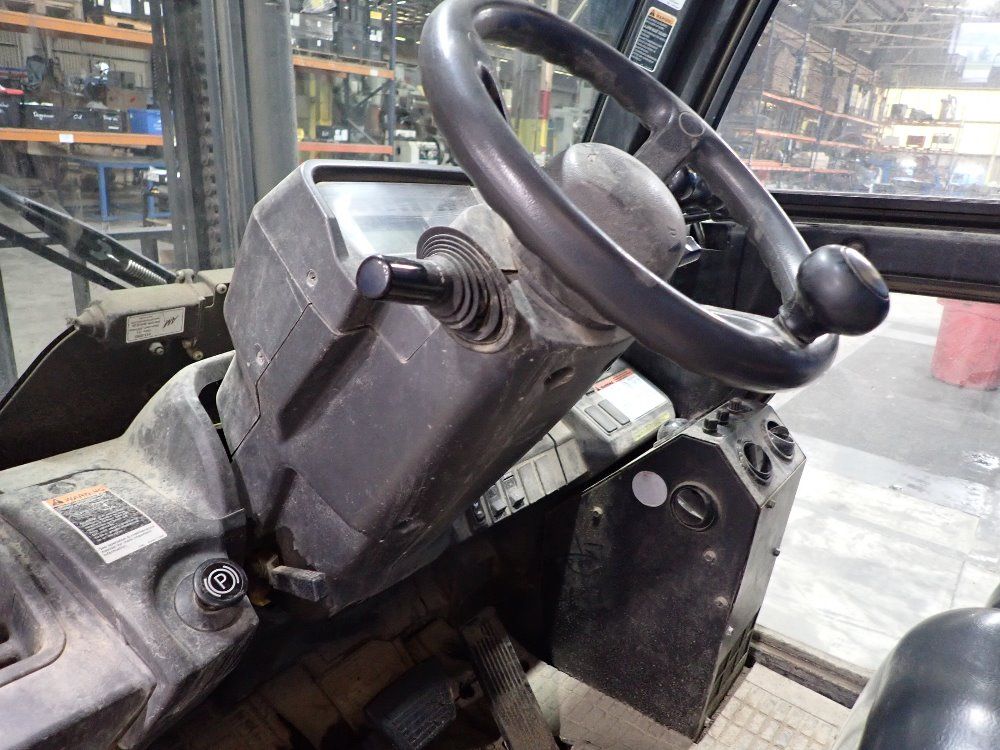 Caterpillar 6900lbs Diesel Forklift - Dp40n1