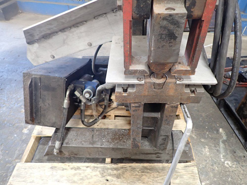 Cleveland 1 1/16",3/4 Ironworker - 65 Ton