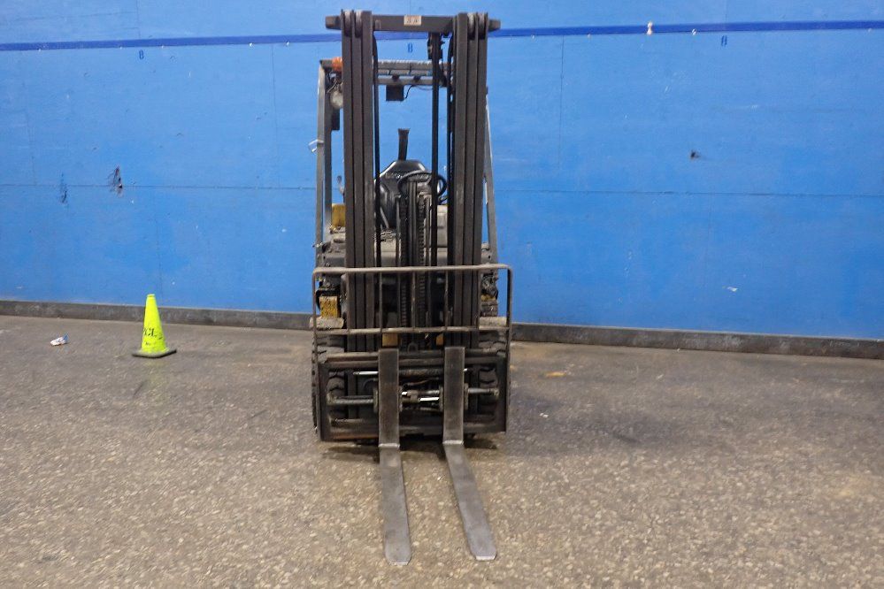 Komatsu 5000 Lbs Propane Forklift - Fg25st-16