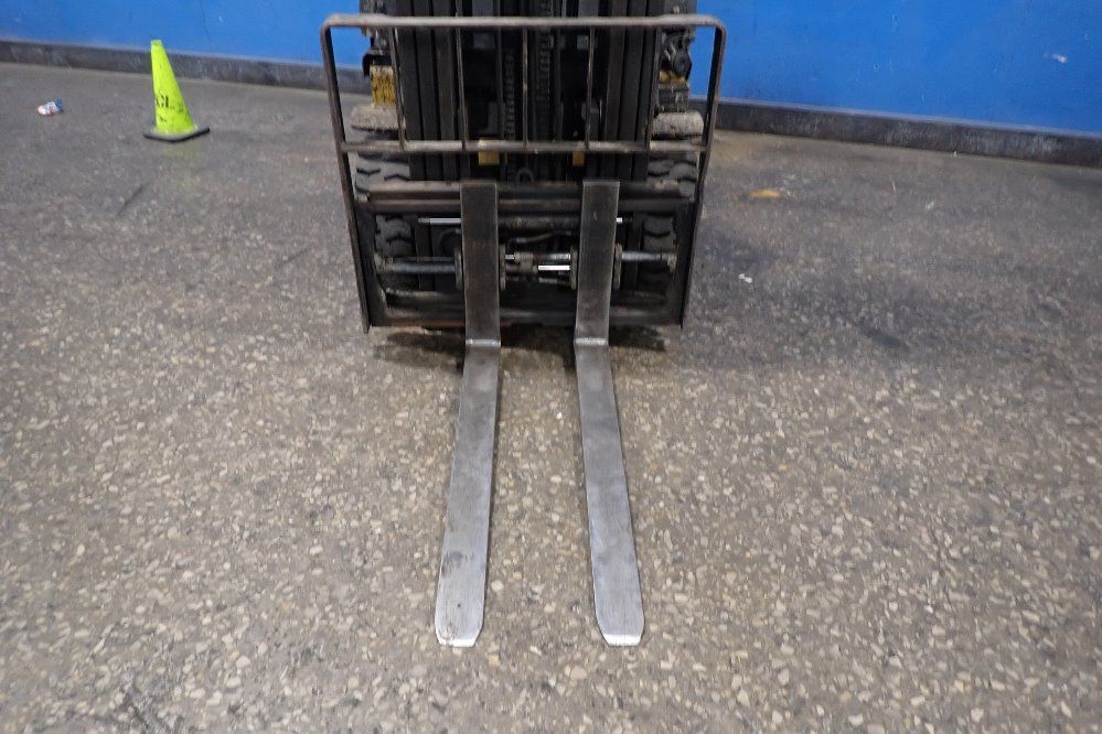 Komatsu 5000 Lbs Propane Forklift - Fg25st-16