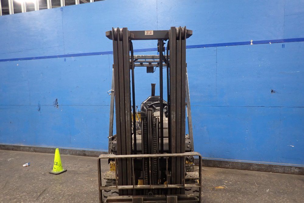 Komatsu 5000 Lbs Propane Forklift - Fg25st-16