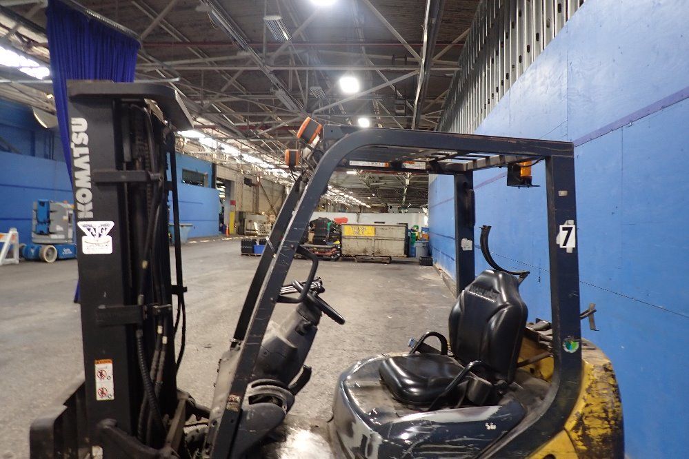 Komatsu 5000 Lbs Propane Forklift - Fg25st-16