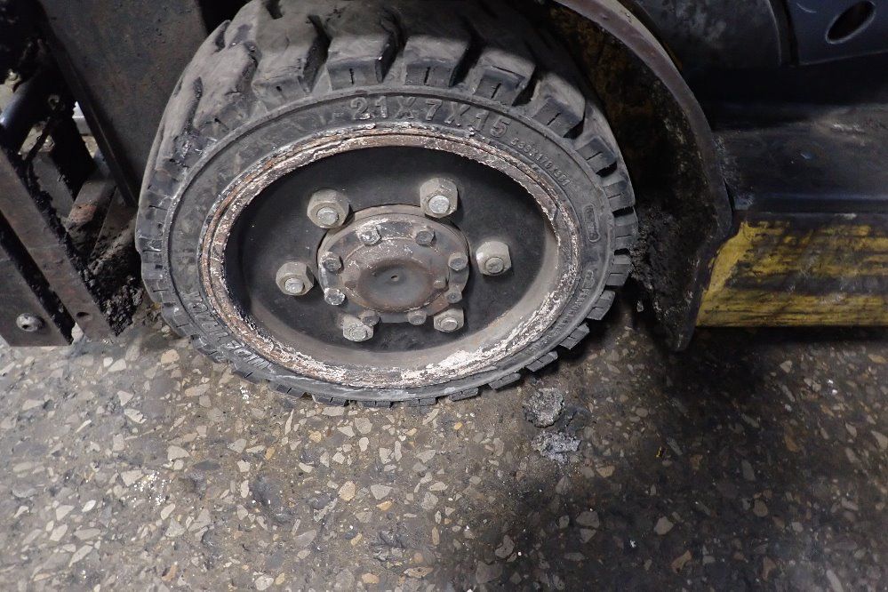 Komatsu 5000 Lbs Propane Forklift - Fg25st-16