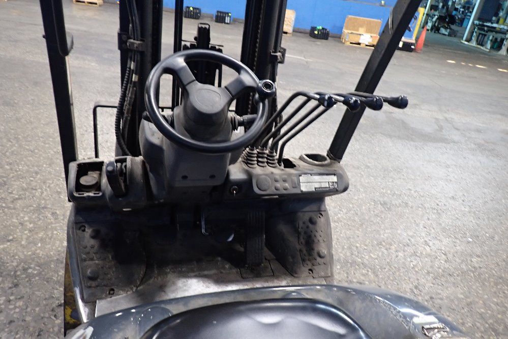 Komatsu 5000 Lbs Propane Forklift - Fg25st-16